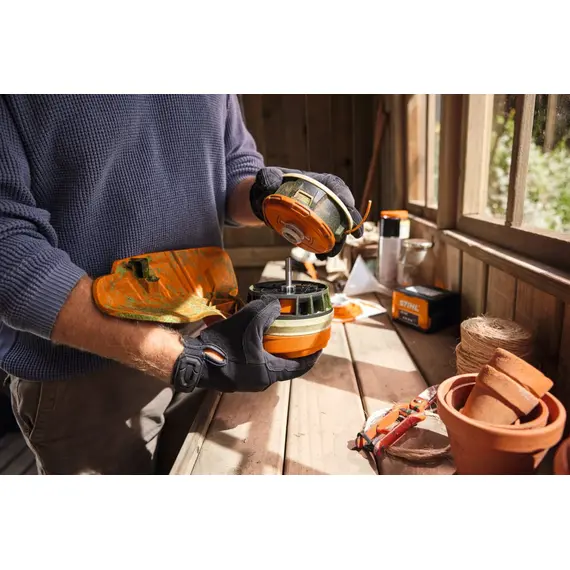 Set motocoasa STIHL FSA 70 R cu acumulator AK 20 si incarcator AL 101