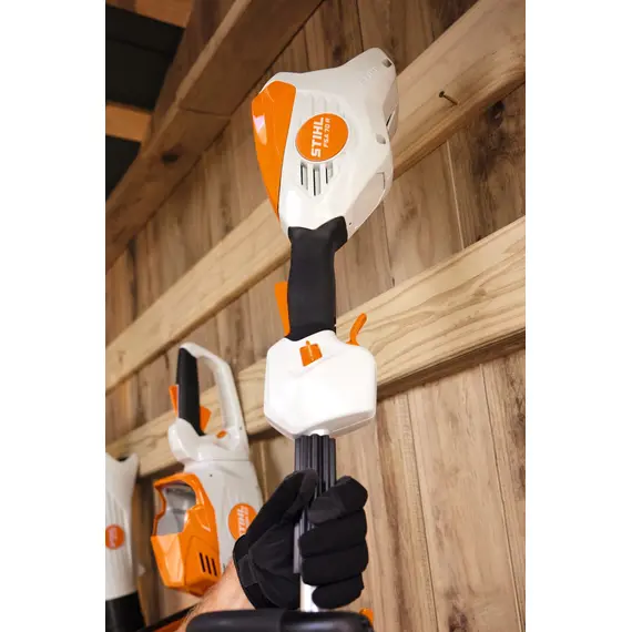 Set motocoasa STIHL FSA 70 R cu acumulator AK 20 si incarcator AL 101