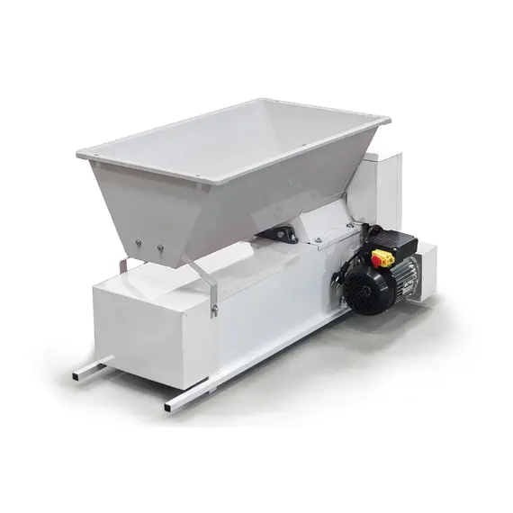 Zdrobitor-desciorchinator B-vitis Pro.e ENO 15 Smalto cu motor 0.75Kw, Cuva vopsita 850 x 480 mm, Valturi 96 x 220 mm (47-830-025-AR)