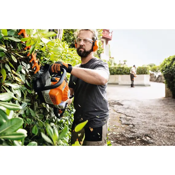 Masina de tuns gard viu pe benzina STIHL HS 82 T, 1 CP, 5100 RPM, Lungime taiere 75 cm