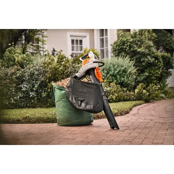 Set aspirator frunze cu tocator STIHL SHA 56 cu acumulator AK 20 si incarcator AL 101