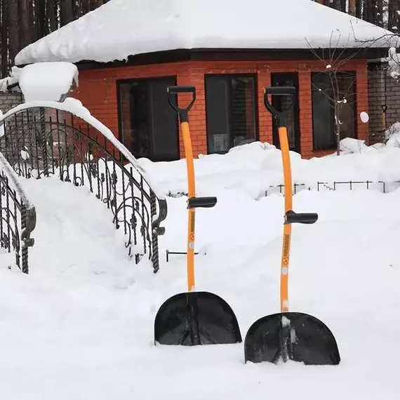 Lopata ergonomica de zapada TORNADICA, Lungime 140 cm, Greutate 1.8 kg