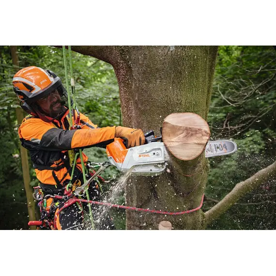 Motofierastrau STIHL MSA 220 TC-O - CADOU: Acumulator AP 300 S si Incarcator AL 301 (MA012000004)