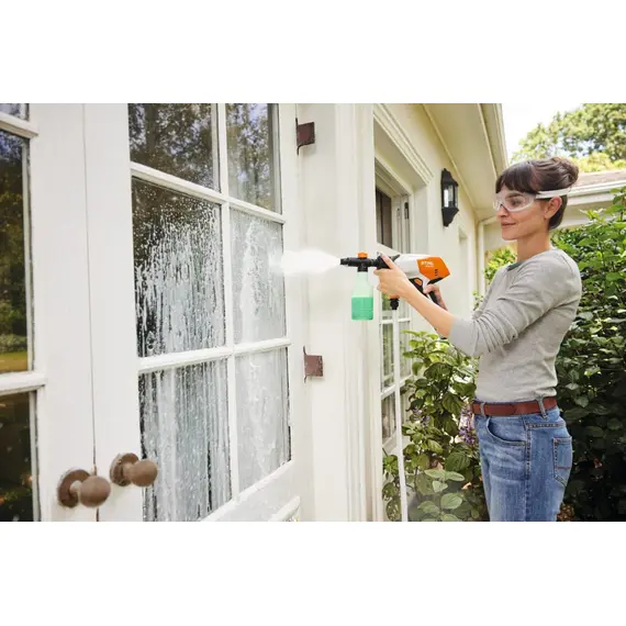 Set aparat de spalat cu presiune STIHL RCA 20 cu 2 acumulatori AS 2 si incarcator AL 1