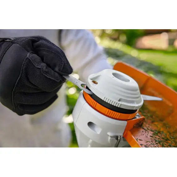 Set motocoasa STIHL FSA 30 cu acumulator AS 2 si incarcator AL 1
