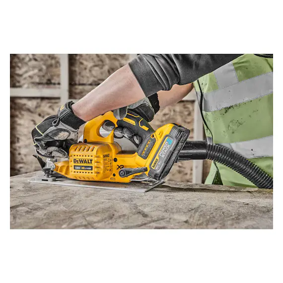 Set fierastrau circular DeWalt DCS570H2T-QW cu 2 acumulatori 5 Ah si incarcator