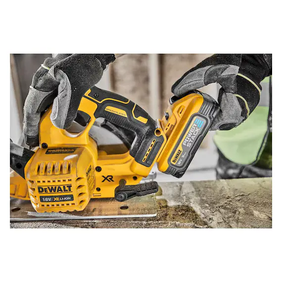 Set fierastrau circular DeWalt DCS570H2T-QW cu 2 acumulatori 5 Ah si incarcator