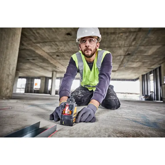 Nivela laser rosu cu linii DeWalt DW088K-XJ, Raza de lucru 10 - 50 m, IP54, Suport perete